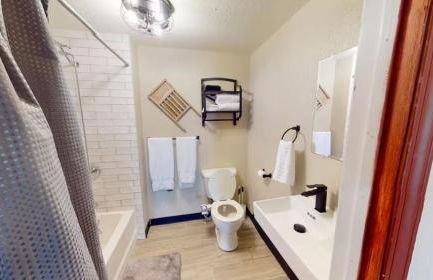 Train Themed Hobo Hideaway Near City Square - Foto 22