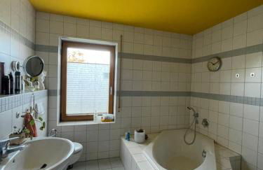 Ruhige Erdgeschosswohnung mit Parkplatz in Erfurt Südost - Photo 3