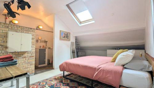 Garage Number 9 Private Urban Loft Apartment with Jacuzzi in Le Dorat - Foto 3