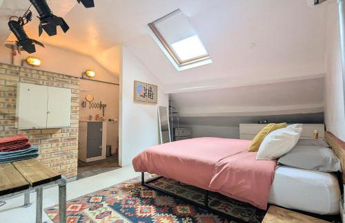 Garage Number 9 Private Urban Loft Apartment with Jacuzzi in Le Dorat - Foto 3