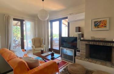 Georges Villa Galaxidi, family, pool and garden - Foto 7