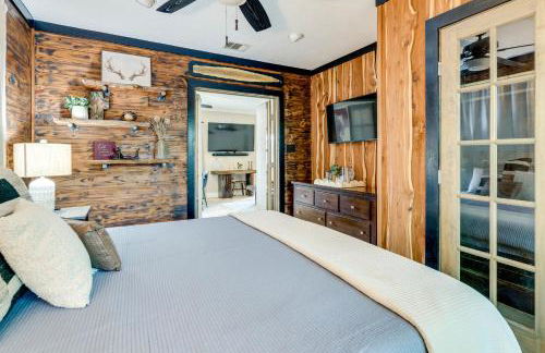 Hot Tub and Outdoor Kitchen Stylish Home in Bryan - Foto 17