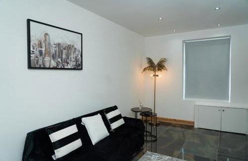 4 Bed Failsworth Home - 3 Bathrooms - Free Parking - Ideal For Contractors & Families - FREE 1 HR EARLY CHECK-IN OR 1 HR LATE CHECK-OUT FOR 2 NIGHT STAY BOOKINGS UNTIL THE END OF MAY - Foto 59