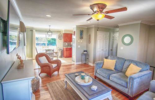 Gorgeous beach house with large pool & private beach, just 3 blocks away!! - Foto 9