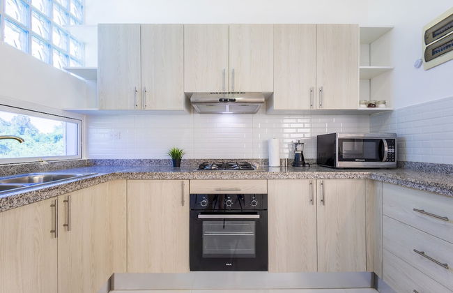 Relaxing 3-bedroom Villa With Pool Rooftop Jacuzzi in a Secluded Setting - Foto 24