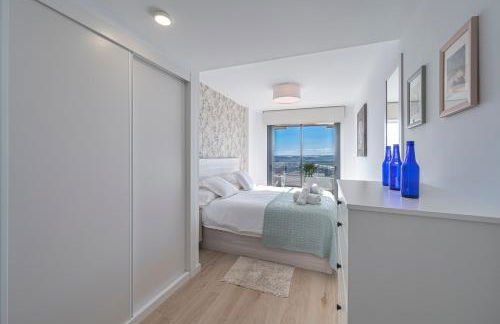 One80 Residences New corner Apartment with amazing sea view to Gibraltar & Africa - Photo 2