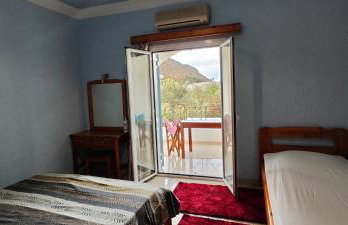 Giannis Gerakios apartments by climbing house - Photo 32