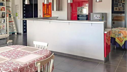 2 Bedroom Awesome Apartment In Sauvian - Foto 2