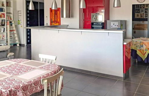 2 Bedroom Awesome Apartment In Sauvian - Foto 2