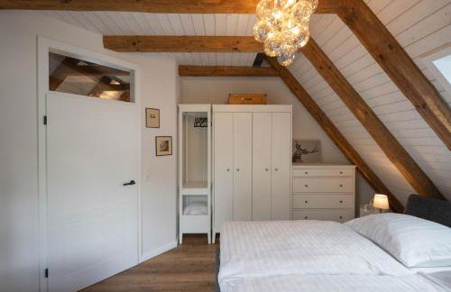 Traumhafte Ferienwohnung am Park, großer Balkon, voll ausgestattete Küche, Schreibtisch, WiFi, Smart TV, Carport, Wallbox, Fahrräder - Foto 16