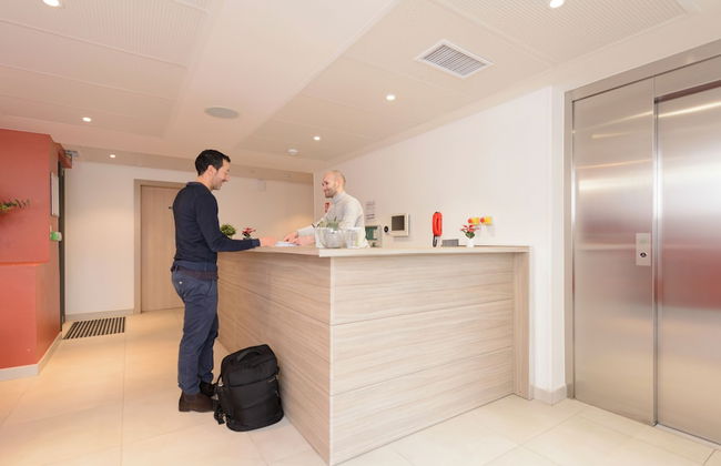 HOTEL LES PORTES DE PARIS - Foto 1