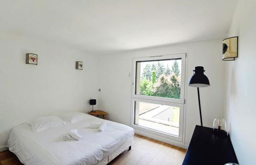 Charming villa with pool lake view 10 minutes from the city center - Photo 8