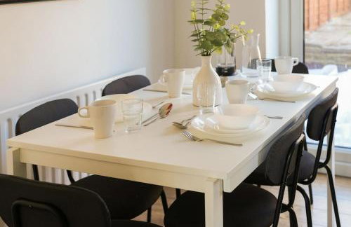 Stupton House, Large 3 Bed House that Sleeps 8 with Full Size Pool Table & FREE Parking - Hosted by Stay Host Save - Foto 38