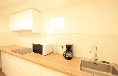 Disponible - Appartement Entier Rénové - Canapé Lit Emma - RERB, 5mn Paris - 2 pers - Parking Rue Gratuit - Tout équipé - 1er étage - 3 - Foto 18