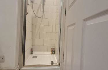 Quiet self contained studio flat near town centre and university - Foto 16