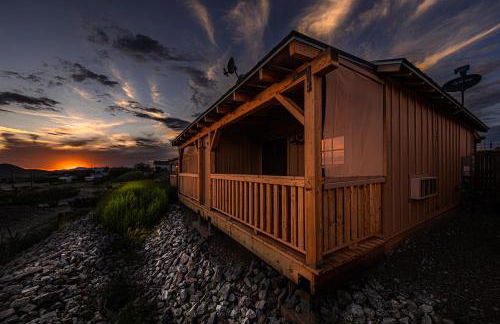 Miners Cabin #4 - King Bed - Private Balcony with Views - Foto 6