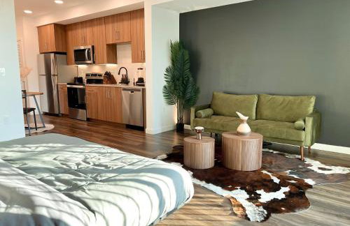 Modern Cosmopolitan APT Mid Hollywood with Free Parking 10mins to Universal Studios - Photo 9
