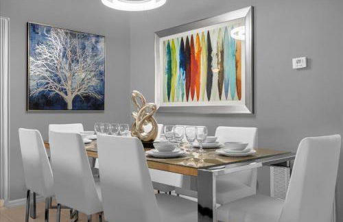 Amazing Star Wars Villa with Arcade & Theater, Private Pool, 3 King, Near Disney - Photo 8