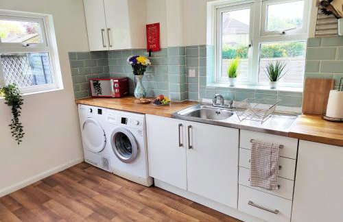 Epicsa - Corporate & Family Stay in 3 Bedroom House with Garden, FREE parking - Foto 19