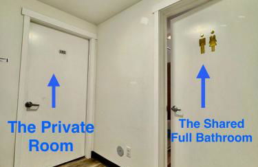 Private Room with Shared Bathroom on the 1st Floor 10 minutes walk to University of Washington - Foto 29