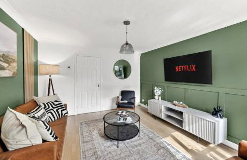 Detached House - Prime Location - Free Parking, Fast Wifi and Smart TVs with Sky TV and Netflix by Yoko Property - Foto 18