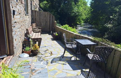 Cosy riverside cottage in beautiful Corris - Photo 2