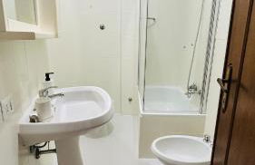 Ampio Appartamento su 2 Livelli nel Centro Storico, Ideale per Coppie o Gruppi da 2 a 5 Persone - Foto 15