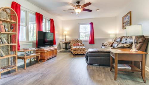 1 Mi to Pisgah Natl Forest Wooded Haven with Deck - Foto 5