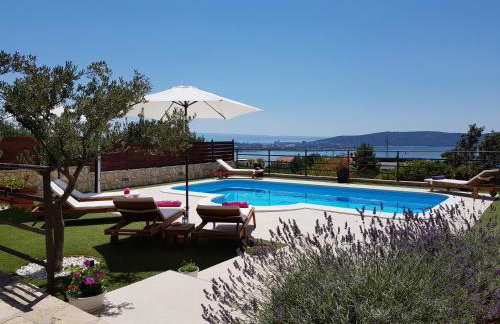 Holiday home Magic view with private heated pool - Photo 1