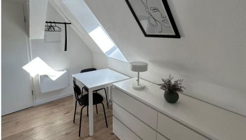 Light-filled Top-Floor Studio in Karlsruhe-Mühlburg - APOLONIAliving - Apt4 - Foto 3, wardrobe