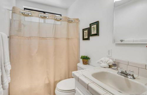 The Bungalow Partial Home Rental - Photo 19