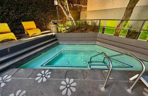 Serene Stay with Pool Access & Balcony - Foto 7