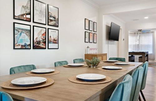 Hot Tub & Pool Table Mins to Beale Renovated - Foto 13