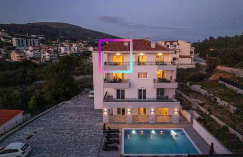 Villa Barbara & Zoran with free parking and heated swimming pool - Photo 52