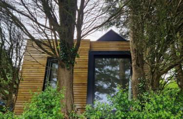 Ty Branwen- Luxury Woodland Lodge with Stunning Views - Photo 5