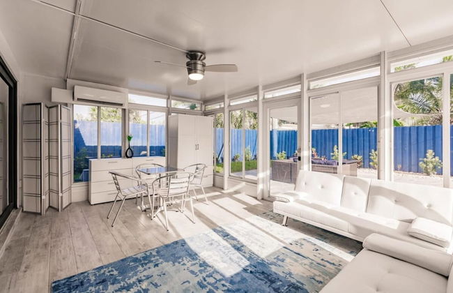 Modern Spacious Home With Pool Jacuzzi - Photo 66