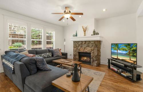 Ponderosa Escape Stunning Location Incredible Game Room Urban Trail System AC EV-charger - Photo 9