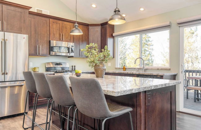 Blue Spruce by Avantstay Cozy Home w/ Dual Decks - Foto 7