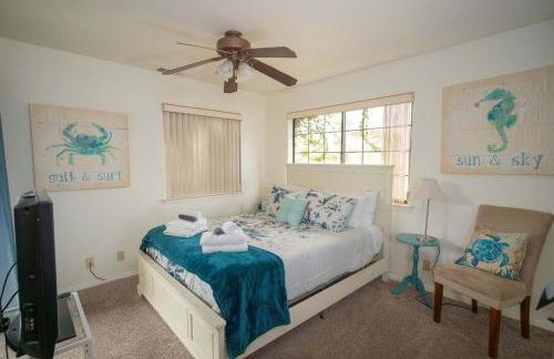 Spacious 3BR Home with Hot Tub & Private Yard - Foto 18