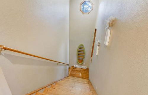 Chic chalet w/ hot tub, ping-pong, arcade bball - Foto 8