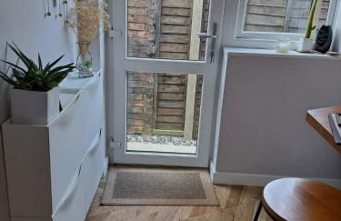 Whole Annexe in our family home & private entrance - Foto 8