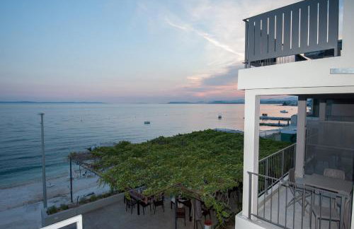 Seaside Luxury Suites - Photo 20