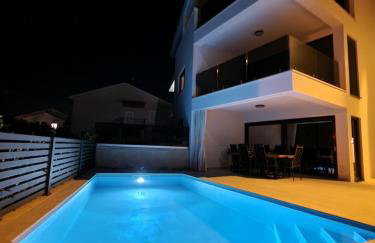 Luxury apartment Marco Polo with a private swimming pool with salt sea water - Foto 2