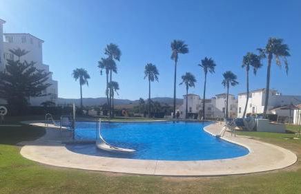 Casa Feliz - Stunning 2 bed Penthouse in Manilva with pool, sea and mountain views, close to the beach and facilities - Photo 2