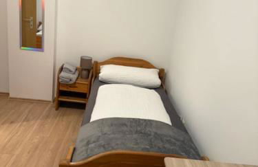 City Apartment 3 #Netflix &Wlan &Kaffee Maschine & Zentral & 500m Innenhafen & 2 min U Bahn - Foto 25