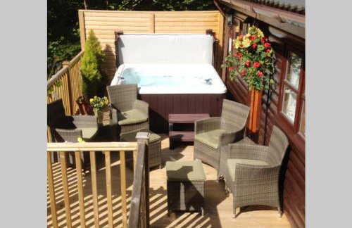 Mistletoe One Luxury Lodge with Hot Tub Windermere - Photo 31