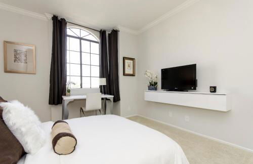 Designer Penthouse 2 Bedroom with Balcony Beverly Hills Adjacent - Foto 90