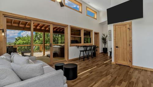 Romantic Mountain Retreat with Hot Tub and Panoramic Views Near Marshall, NC - Foto 3