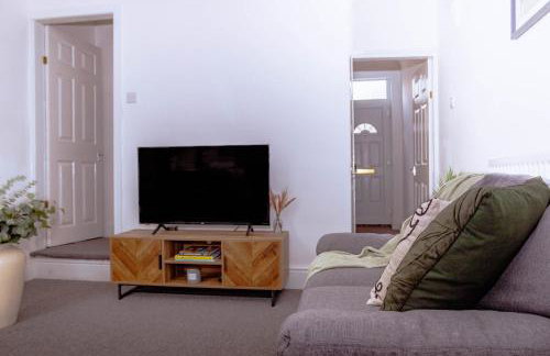 Templar House - Sleeps 6, Special Weekly Monthly Stay Rates, Central Location with FREE Parking, FREE WiFi, Perfect for ALTON TOWERS & M6 - Foto 13