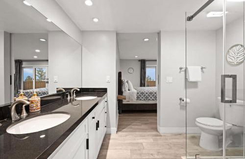 Serene Hilltop Oasis Above the City w Private Pool - Foto 48